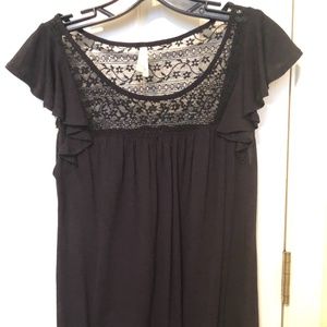 Angel Cap Sleeved Lace Blouse.  Color: Black / Size: Medium.